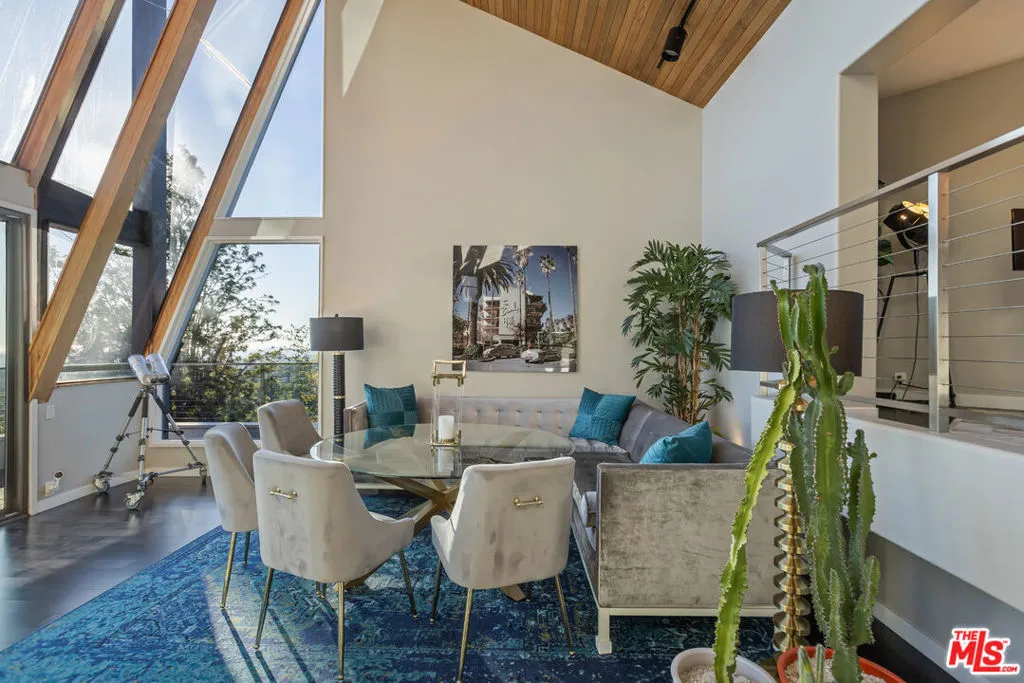 5682 Spreading Oak Drive, Los Angeles, California 90068 home-pic-4